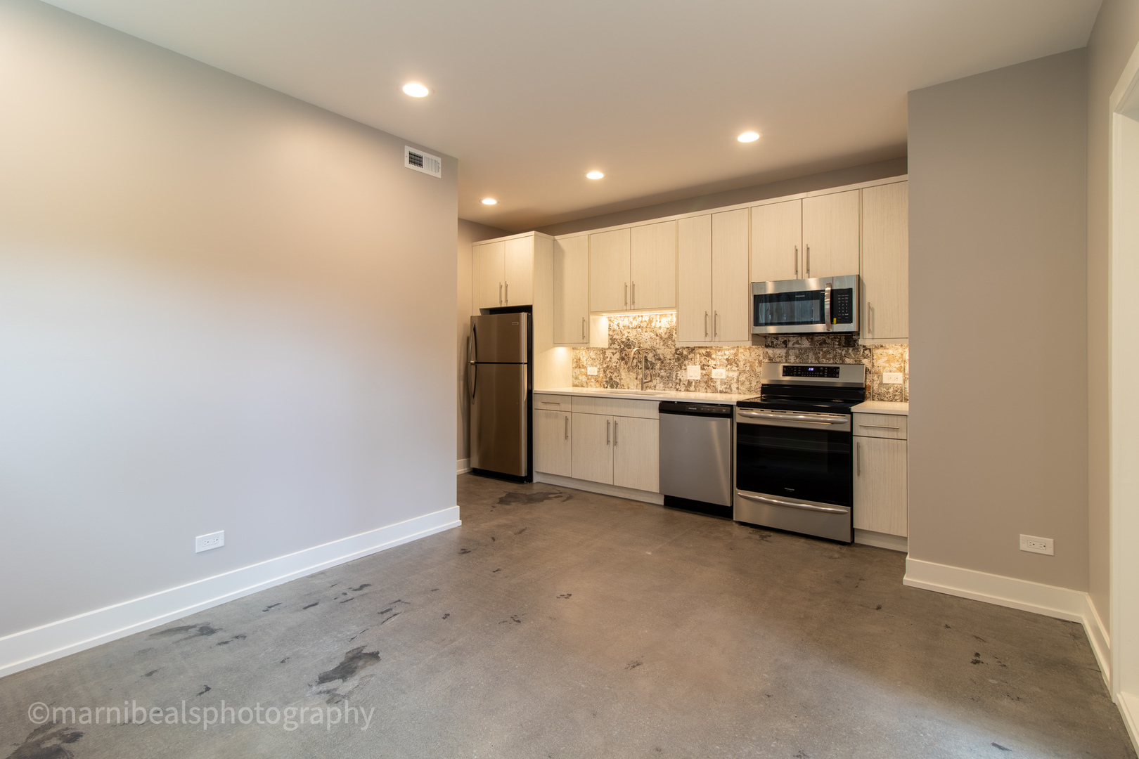 1221 E Marquette Road Property Photo 17
