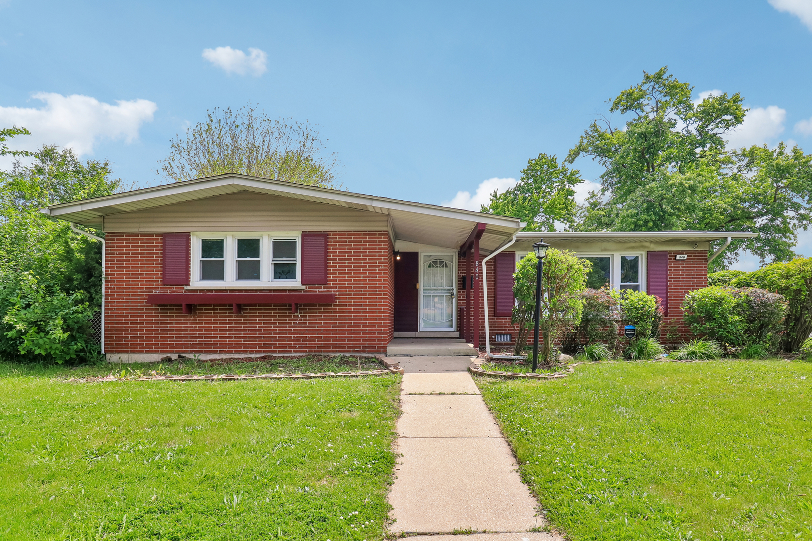 840 W Arquilla Drive