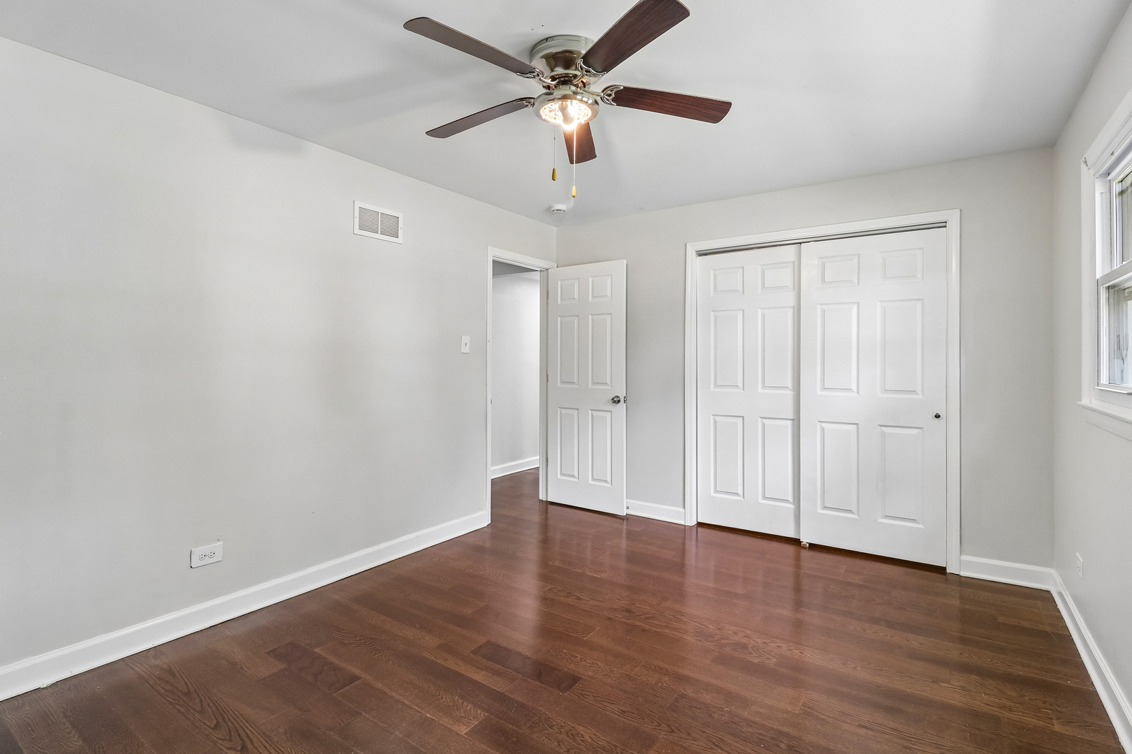 840 W Arquilla Drive Property Photo 4