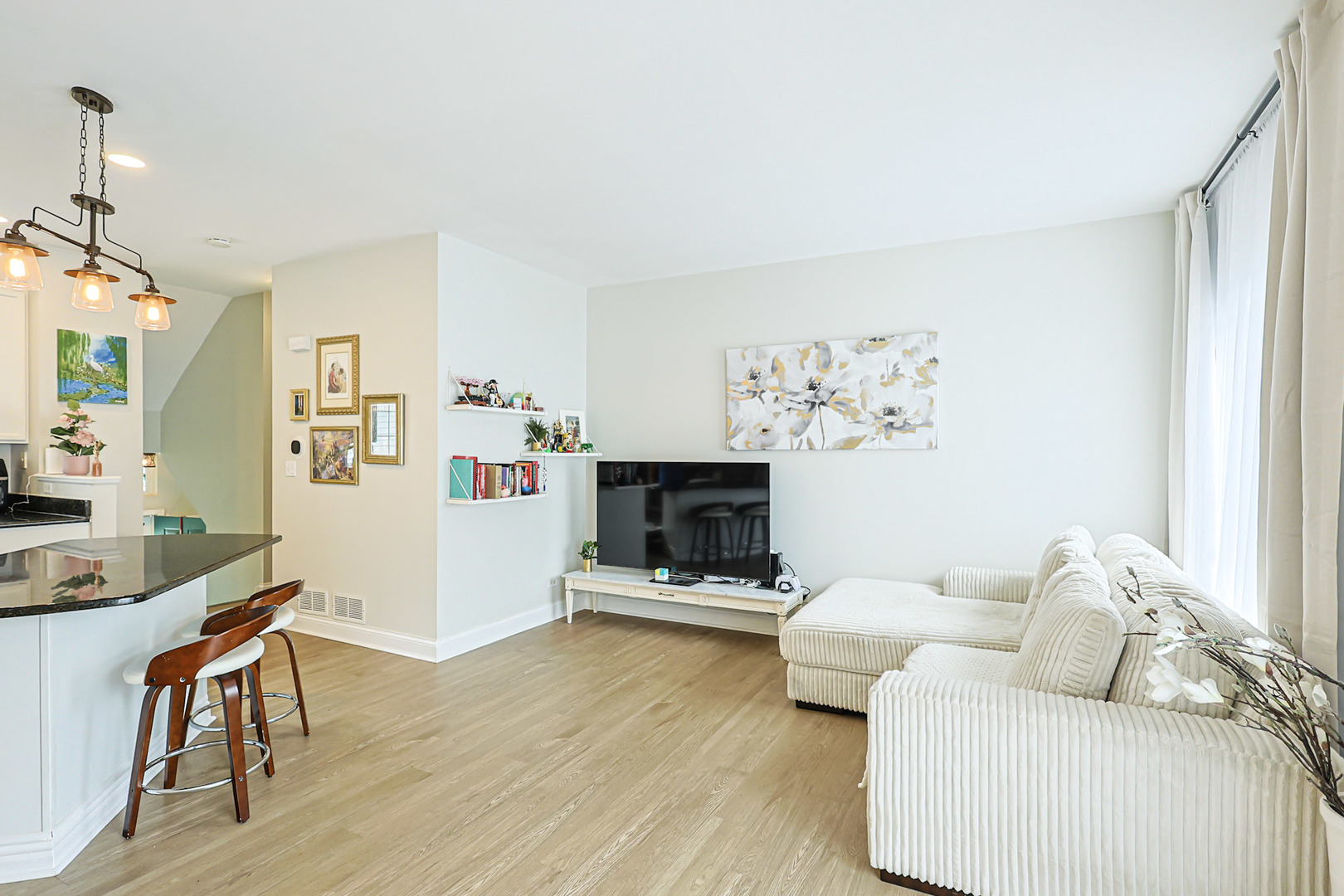 2425 Daybreak Court Property Photo 3