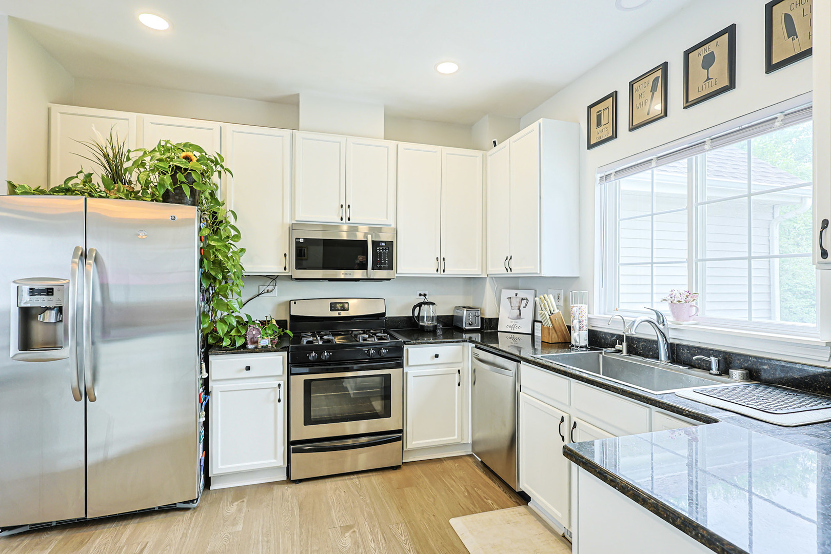 2425 Daybreak Court Property Photo 4