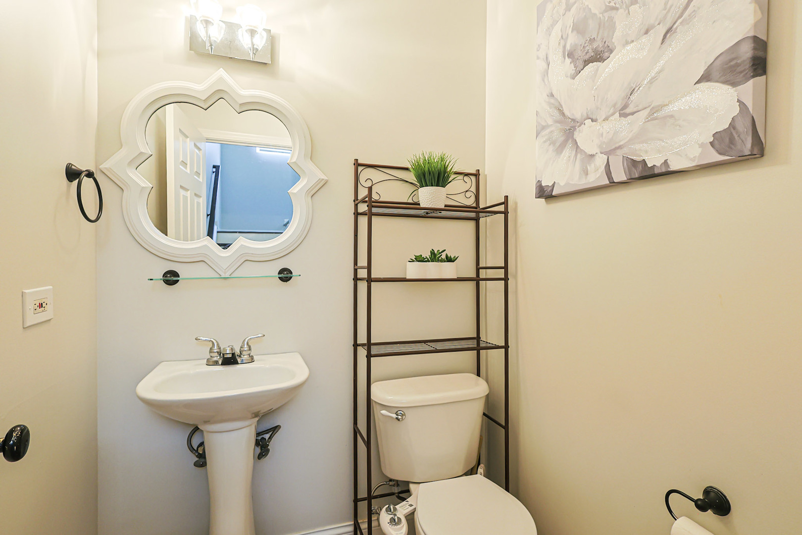 2425 Daybreak Court Property Photo 6