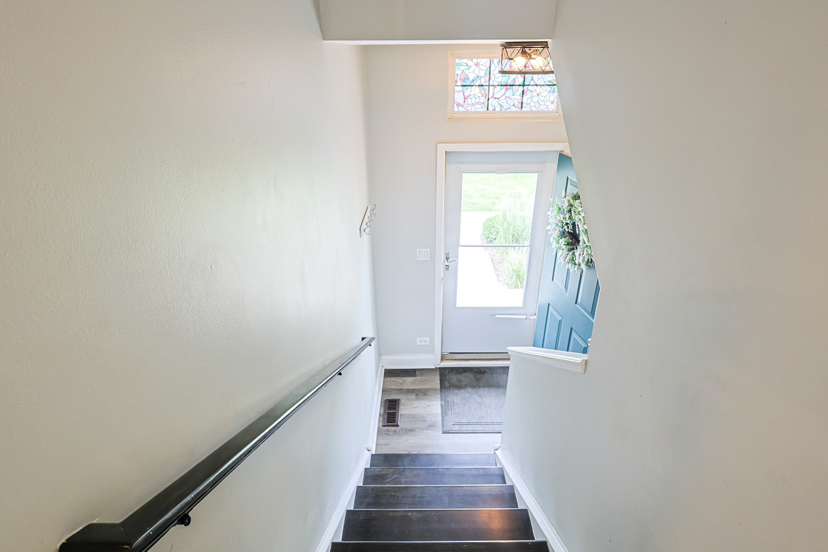 2425 Daybreak Court Property Photo 8