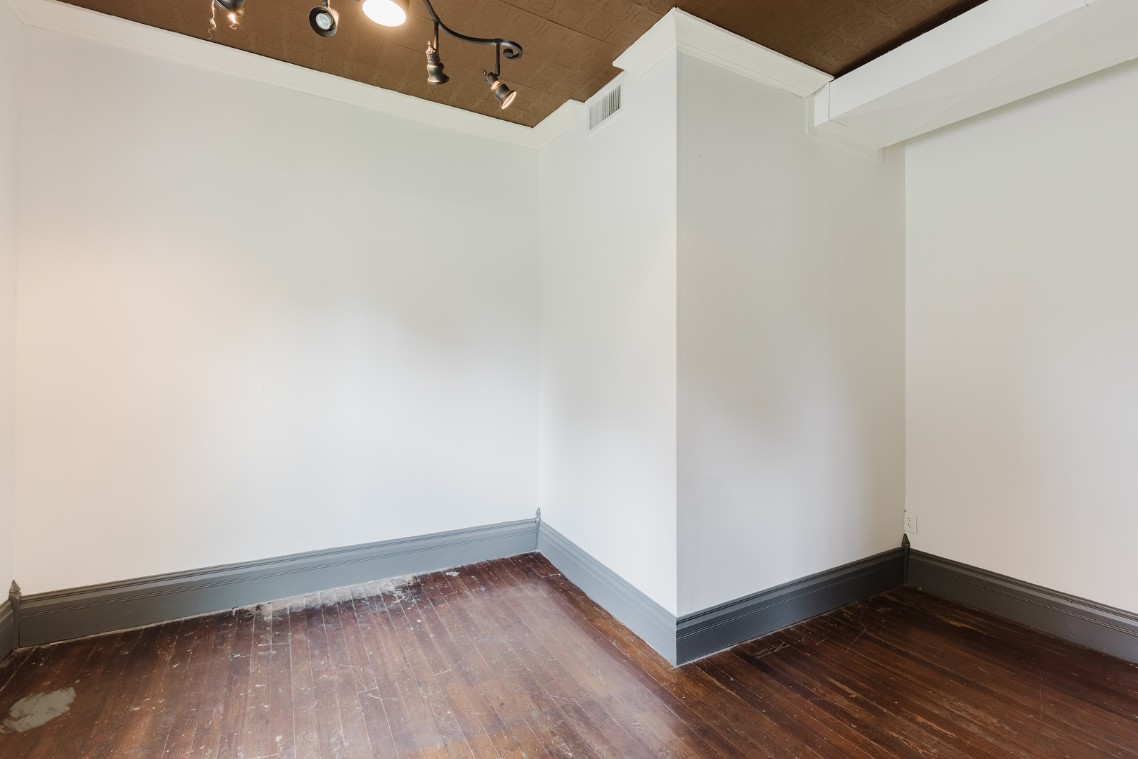 741 S Division Street Property Photo 13