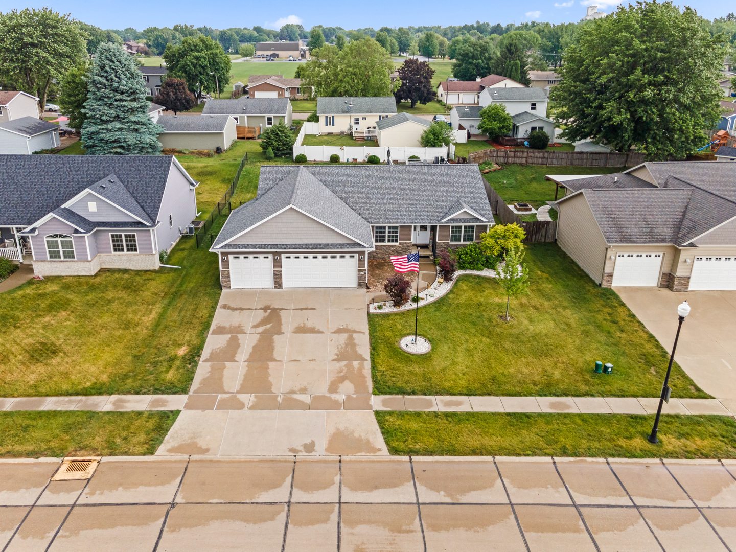 520 Pinehurst Drive Property Photo 4