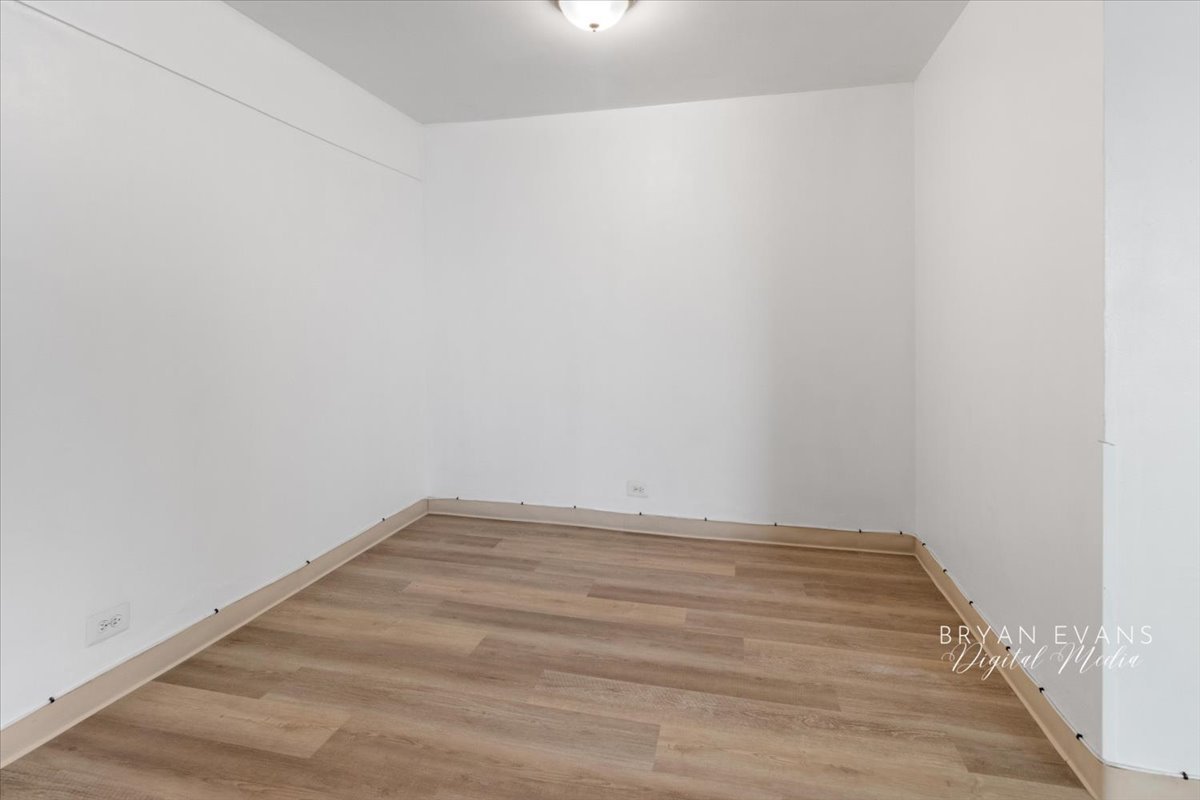 7337 S South Shore Drive 307 Property Photo 7