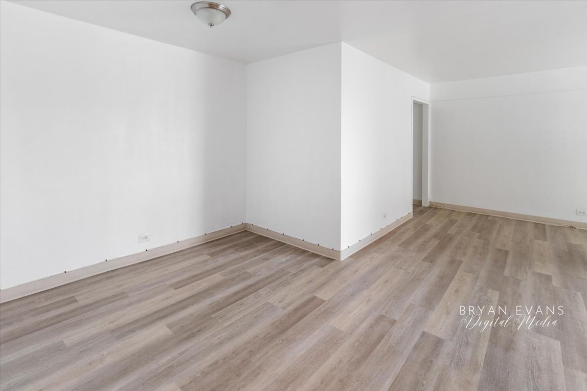 7337 S South Shore Drive 307 Property Photo 8