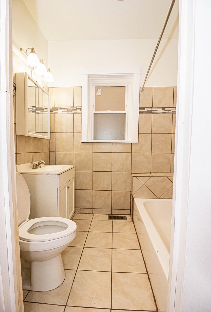 5544 S Carpenter Street Property Photo 8