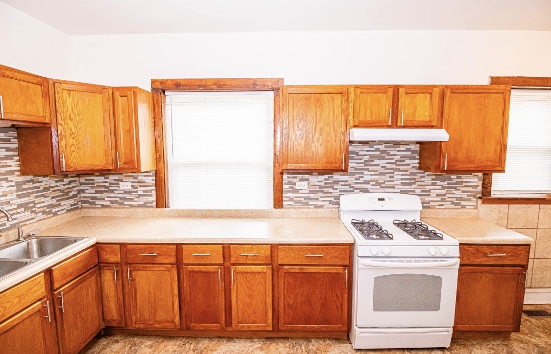 5544 S Carpenter Street Property Photo 9