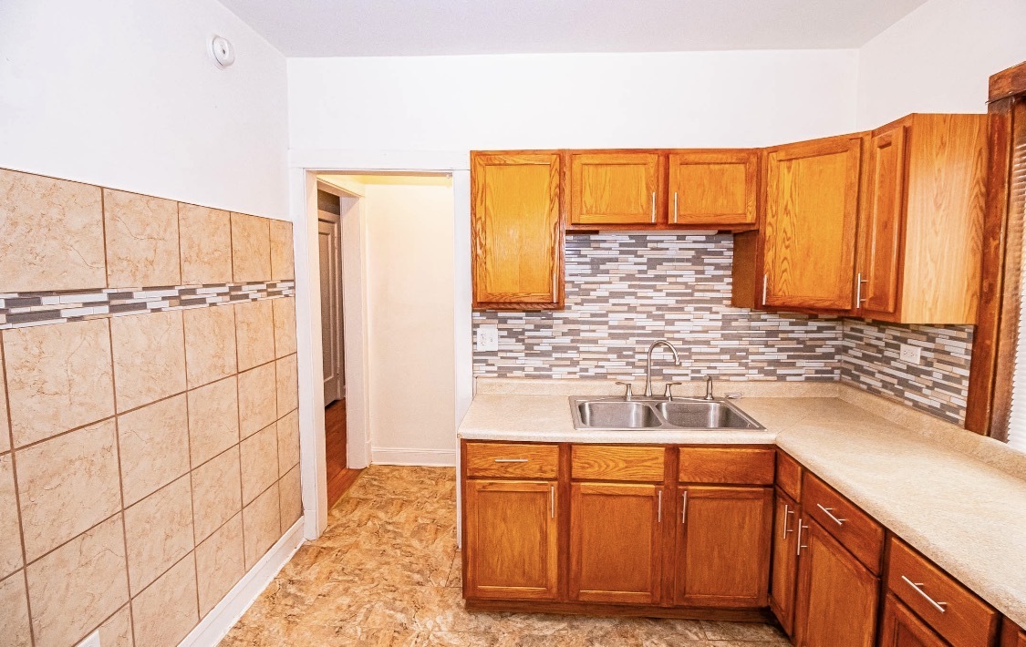 5544 S Carpenter Street Property Photo 10