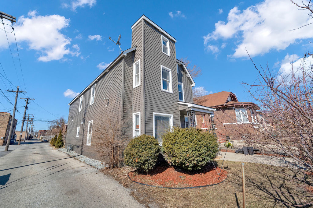 9436 S Spaulding Avenue Property Photo 3