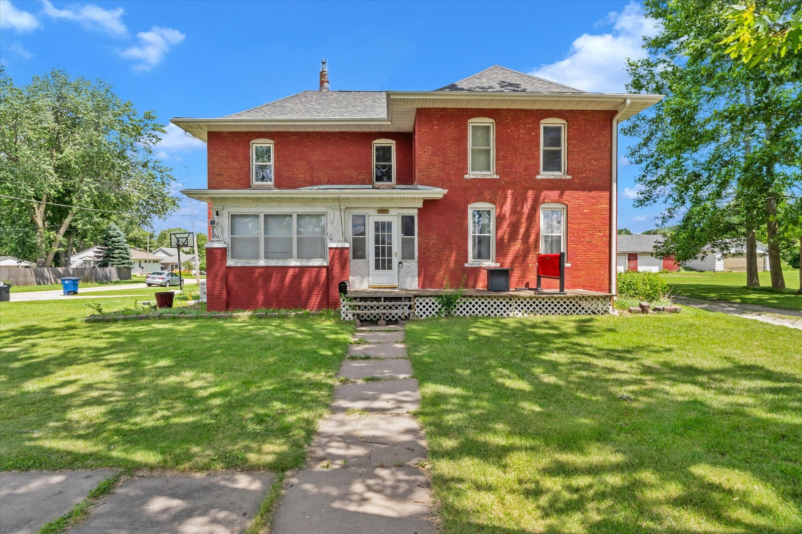 302 N Ridge Street Property Photo 1