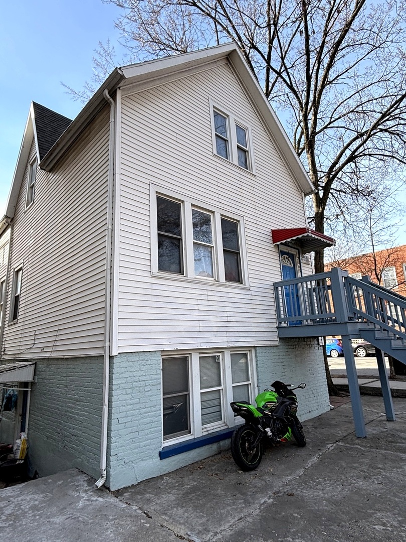 2665 W Medill Avenue Property Photo 3