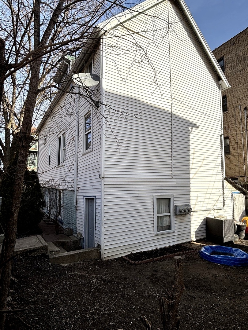 2665 W Medill Avenue Property Photo 8