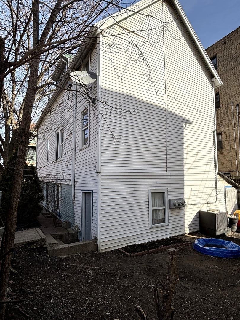 2665 W Medill Avenue Property Photo 10