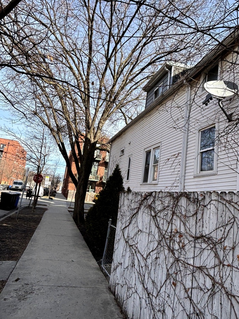 2665 W Medill Avenue Property Photo 11