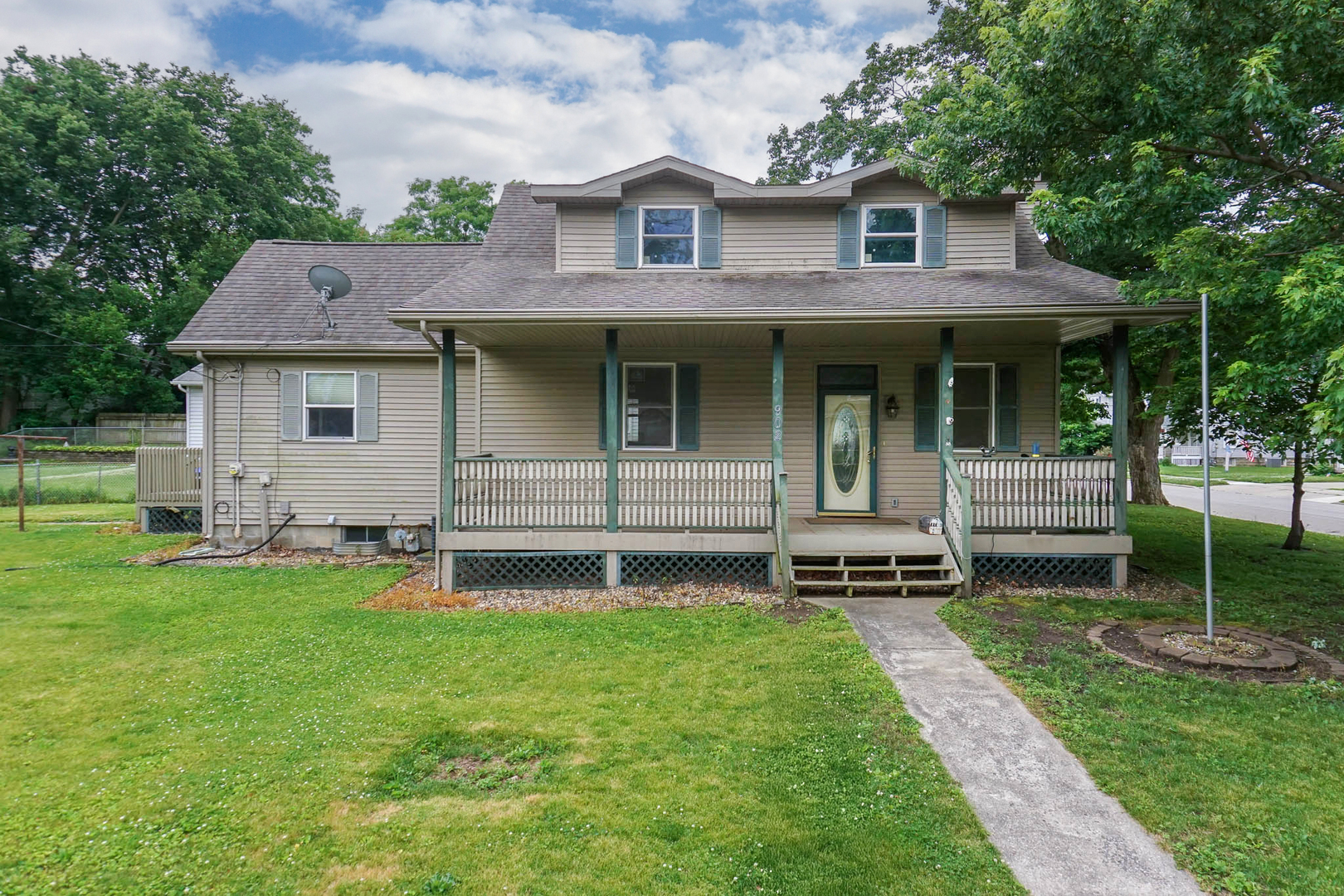 902 S Clayton Street Property Photo 1