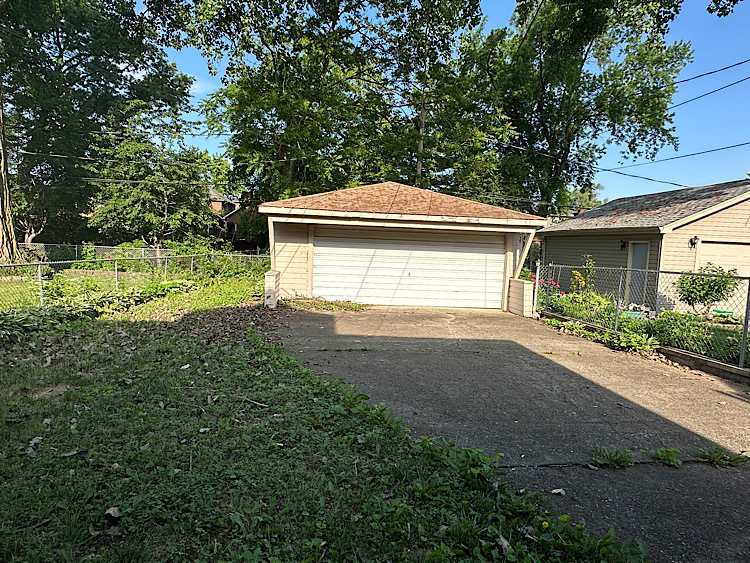 2514 N 79th Avenue Property Photo 16