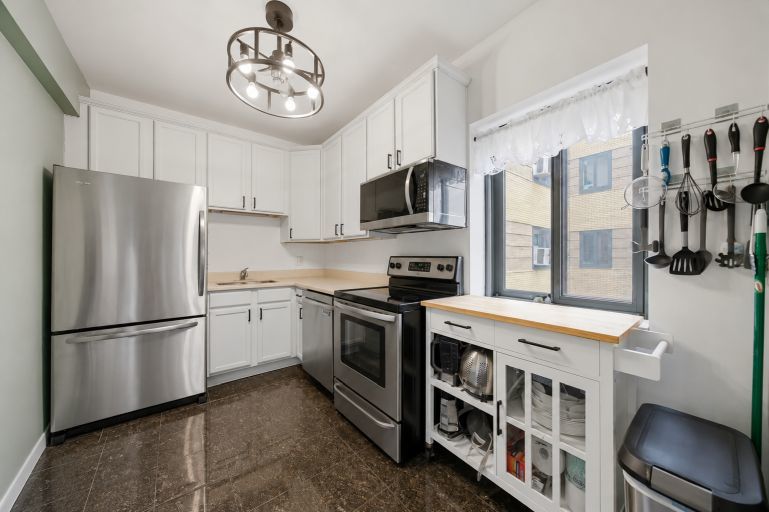5044 N Marine Drive A7 Property Photo 3