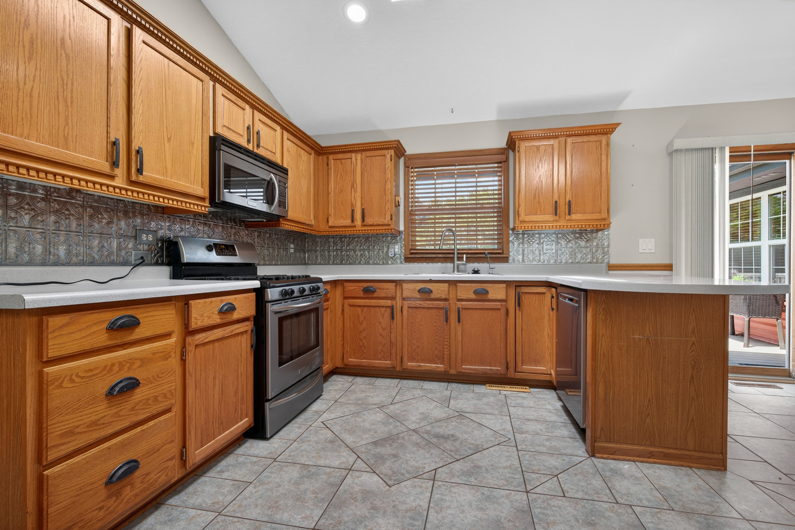 513 Pembroke Road Property Photo 4