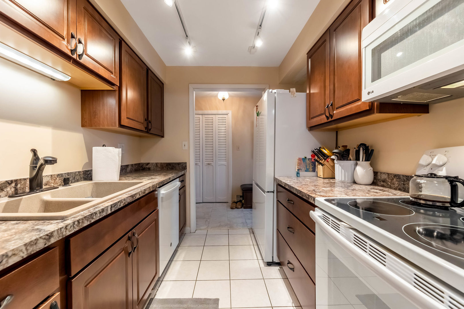 4123 W 98th Street C Property Photo 8