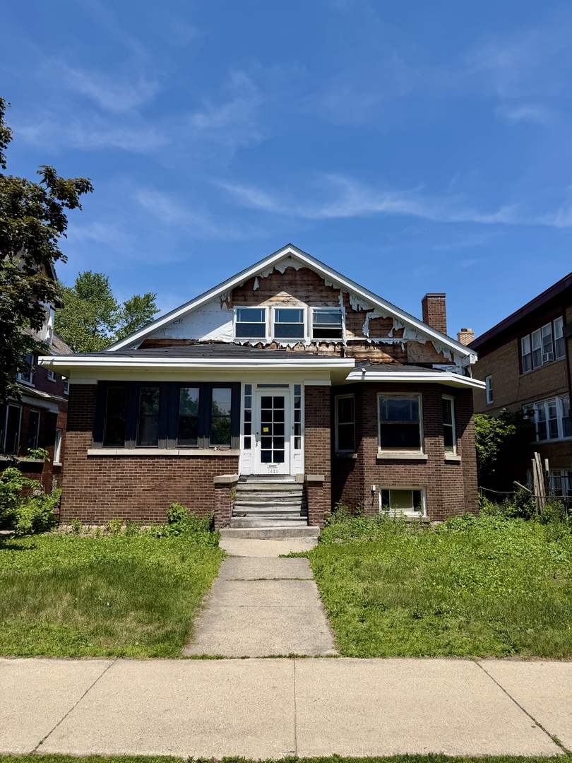 1420 W Jarvis Avenue Property Photo 1