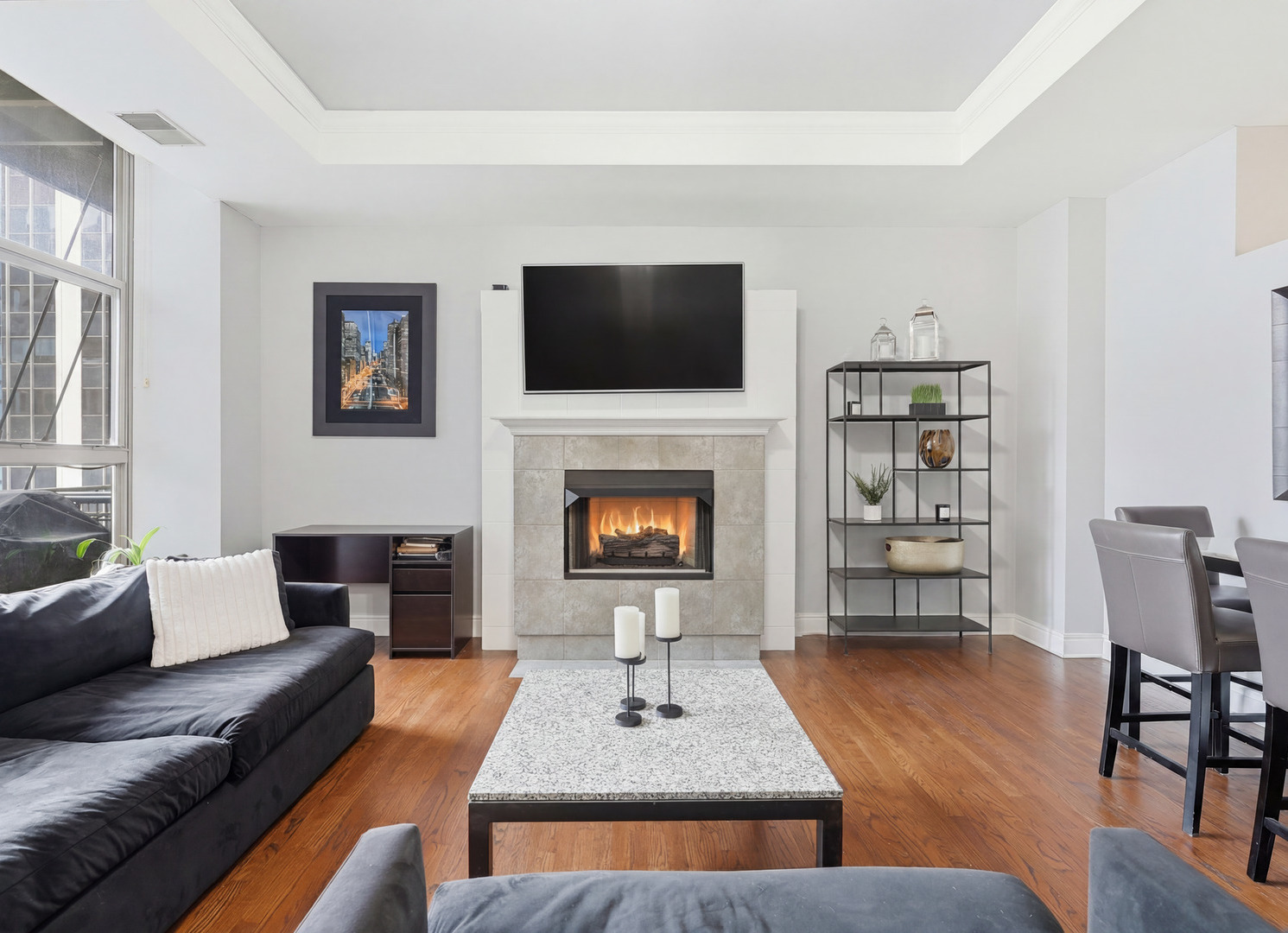212 W Washington Street 1707 Property Photo 6