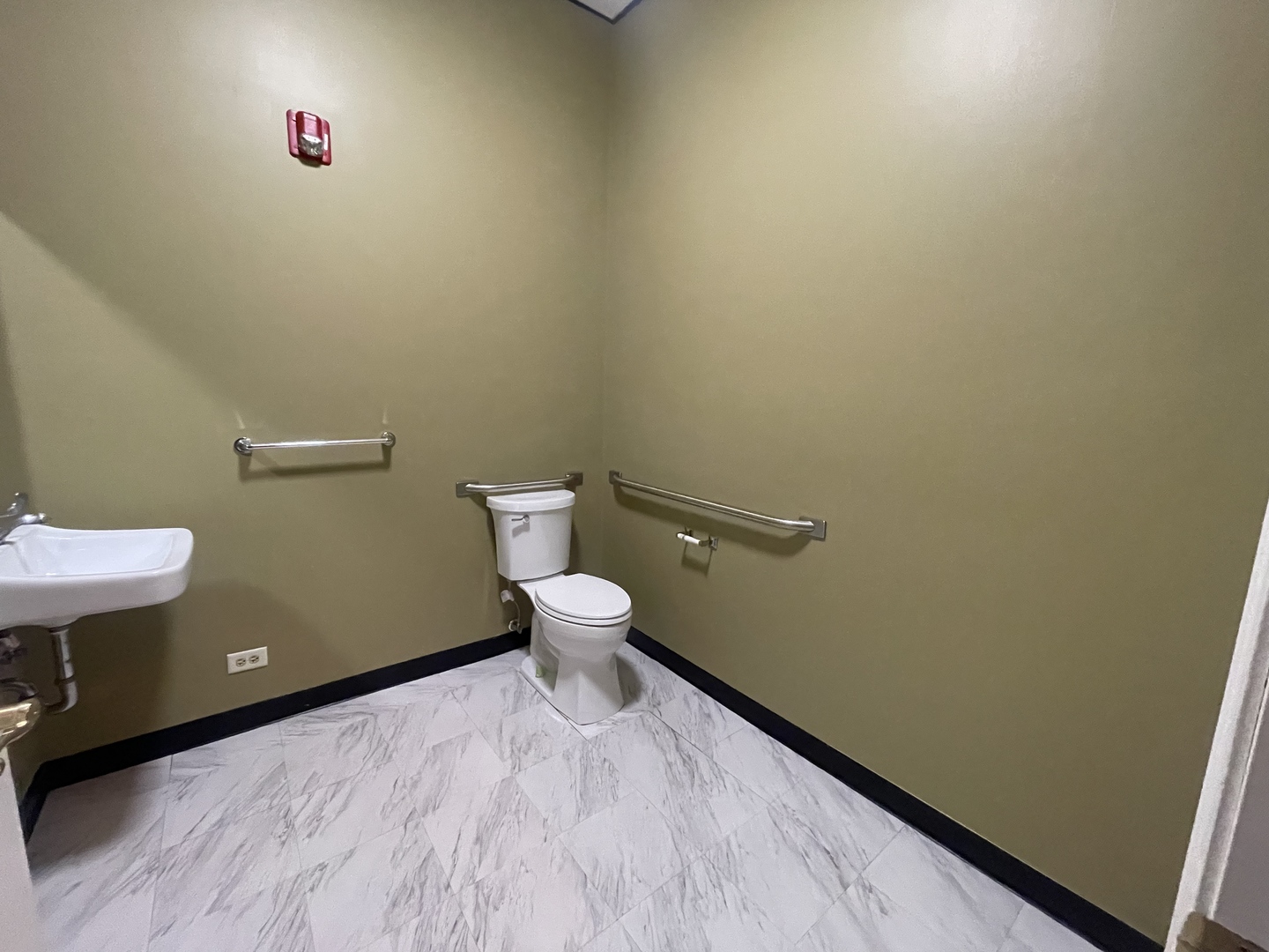 433 Ogden Avenue Property Photo 8