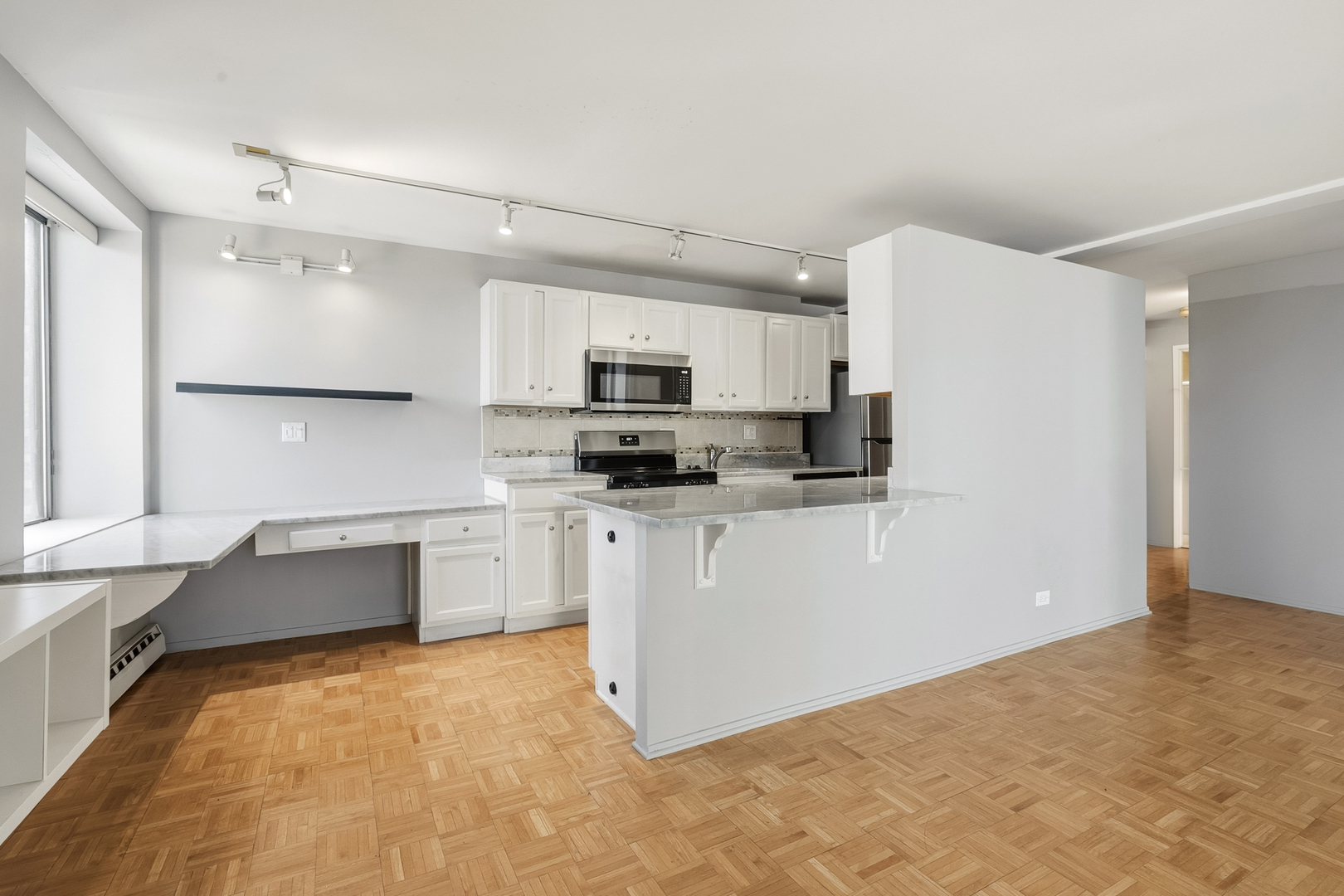345 N Canal Street 1204 Property Photo 8