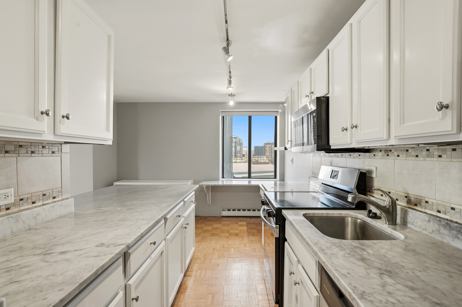 345 N Canal Street 1204 Property Photo 11