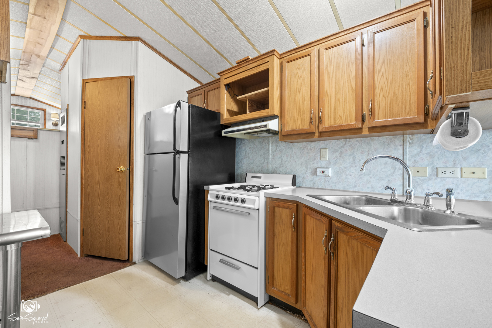 46 Lakeshore Drive Property Photo 6