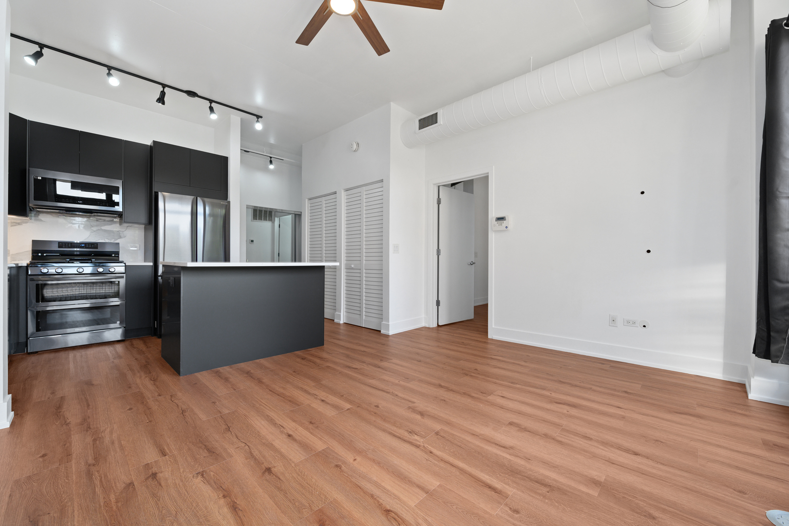 1000 N Kingsbury Street 107 Property Photo 5