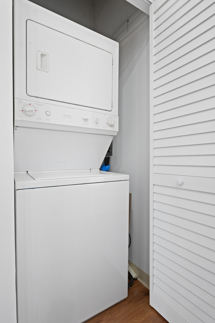 1000 N Kingsbury Street 107 Property Photo 18
