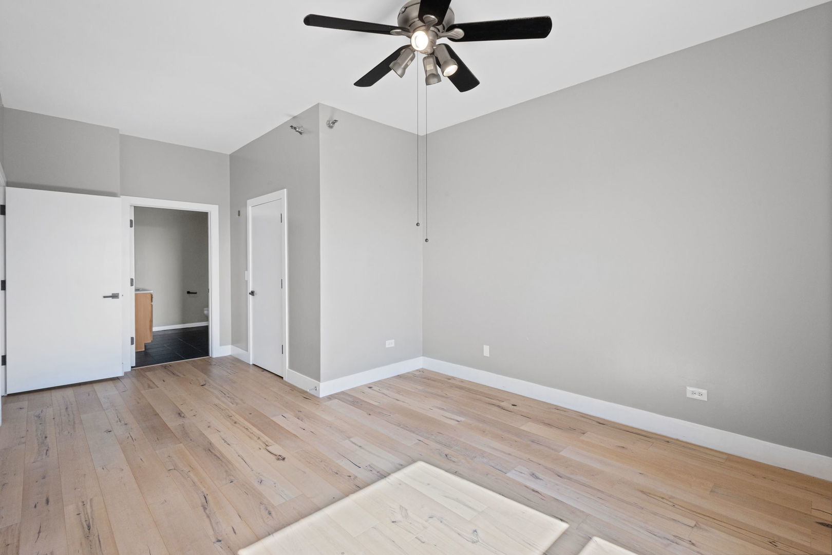 100 N Hermitage Avenue 908 Property Photo 11