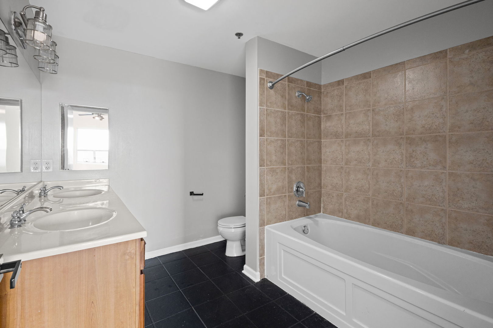 100 N Hermitage Avenue 908 Property Photo 14