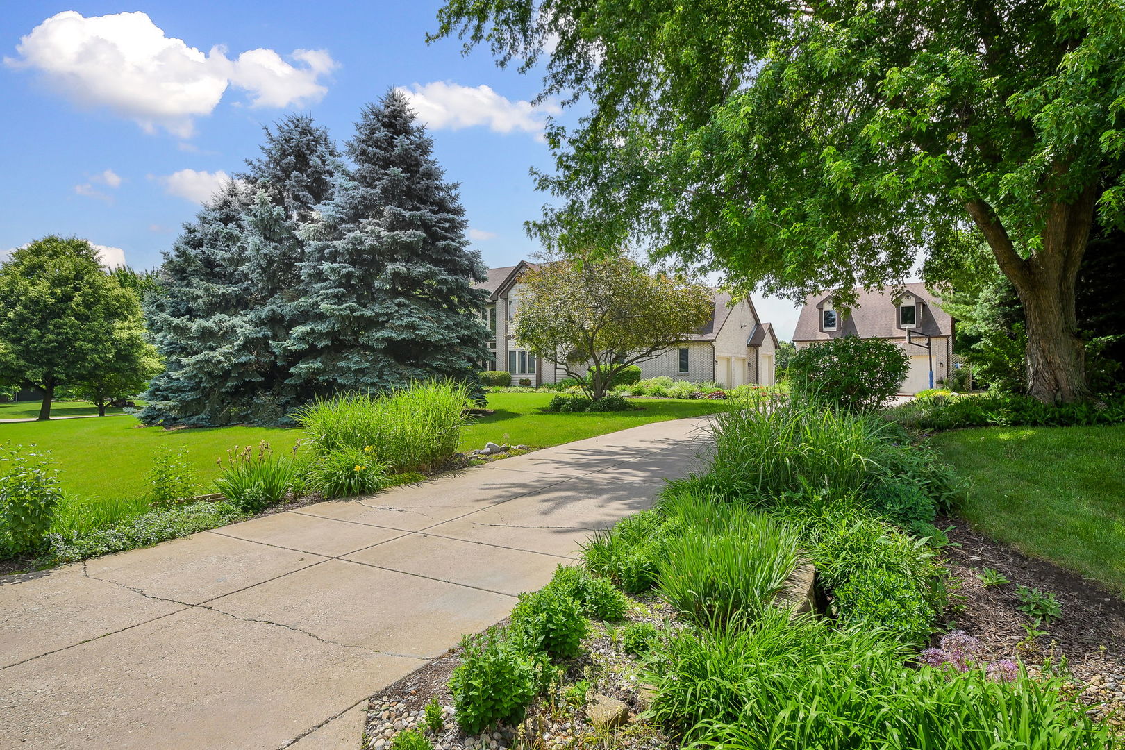 41W165 Dillonfield Drive