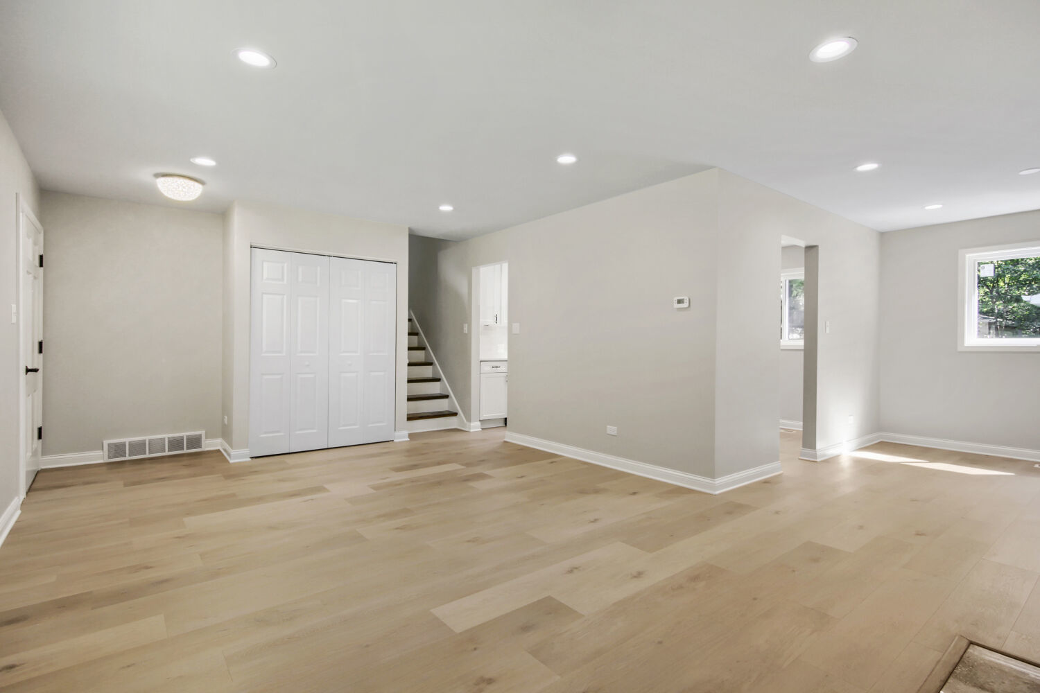 305 Jackson Street Property Photo 7