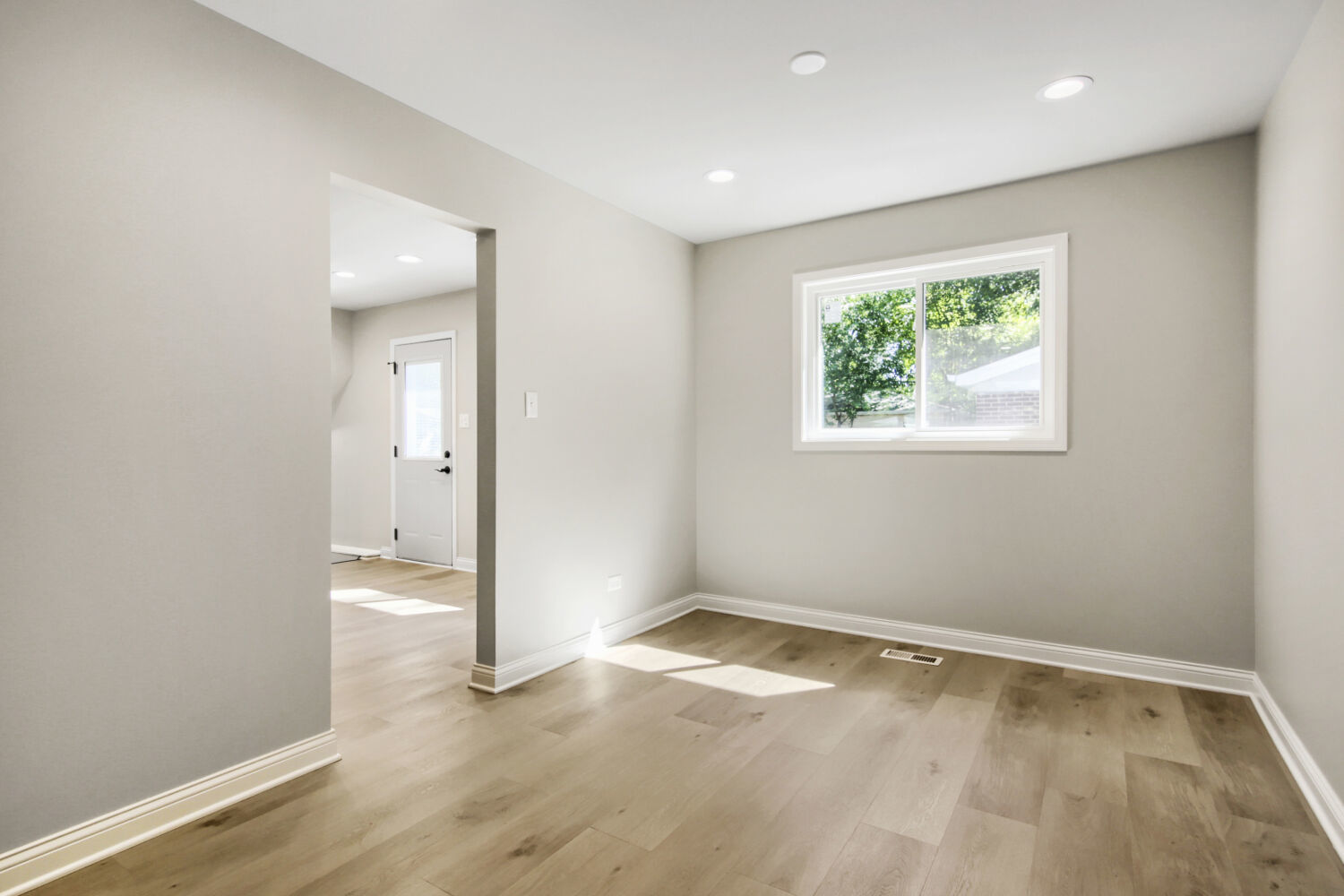 305 Jackson Street Property Photo 8