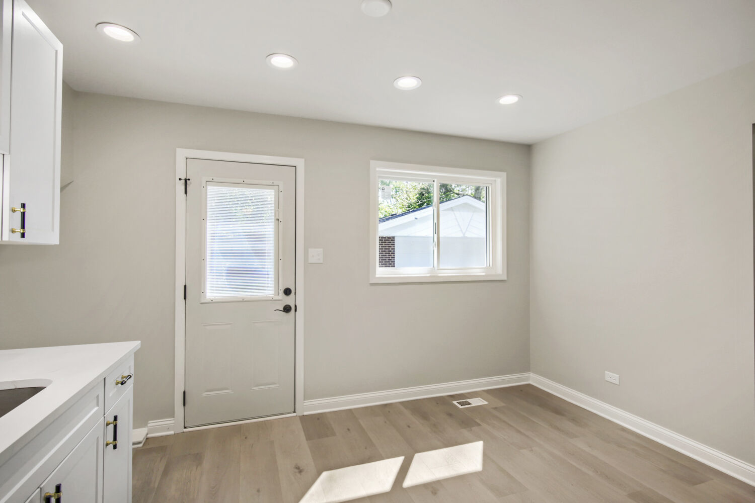 305 Jackson Street Property Photo 11
