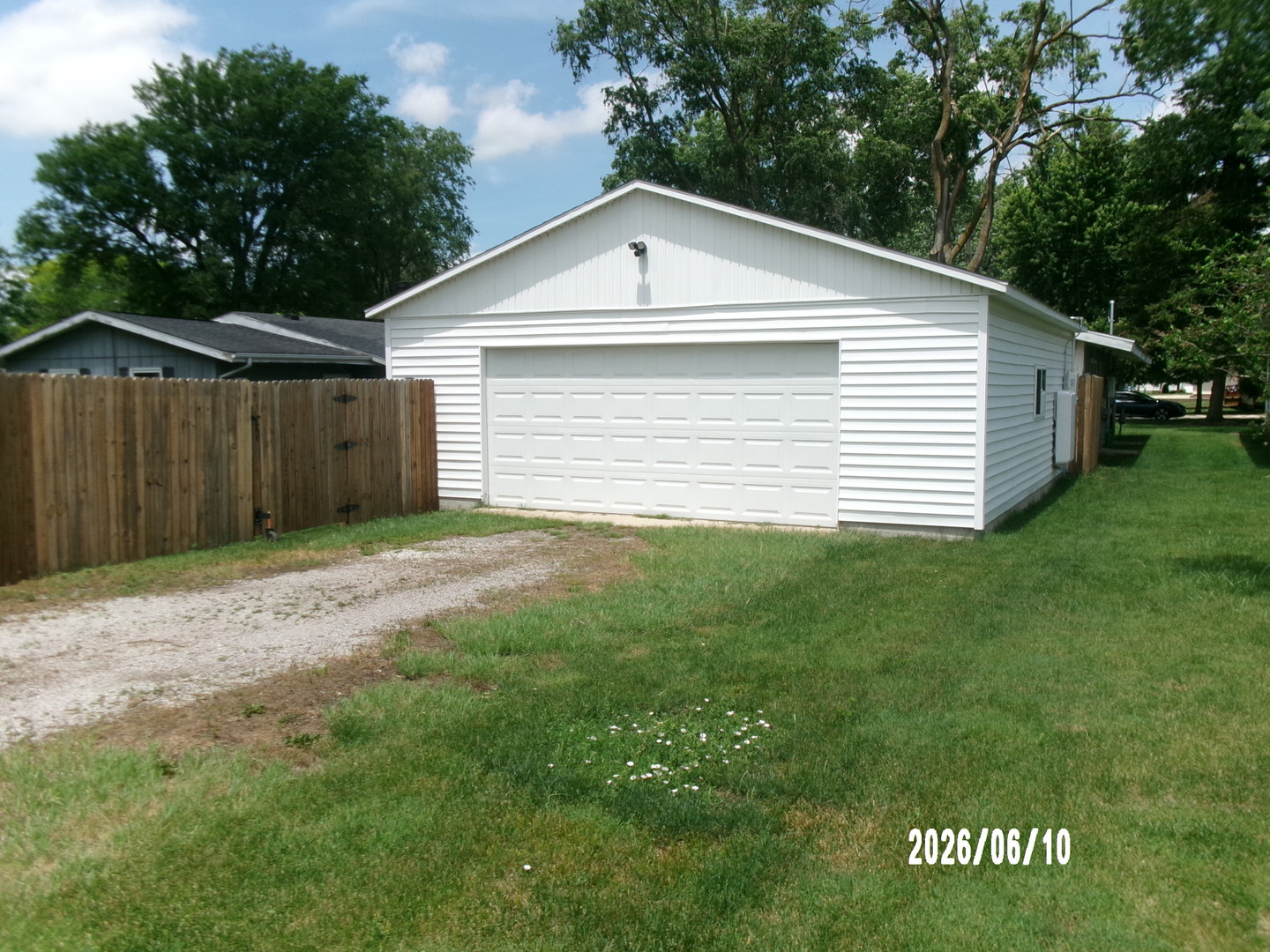 423 W Chestnut Street Property Photo 3