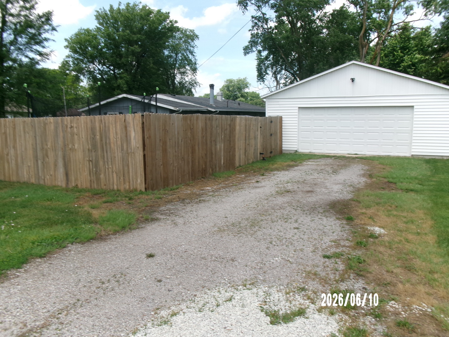423 W Chestnut Street Property Photo 4