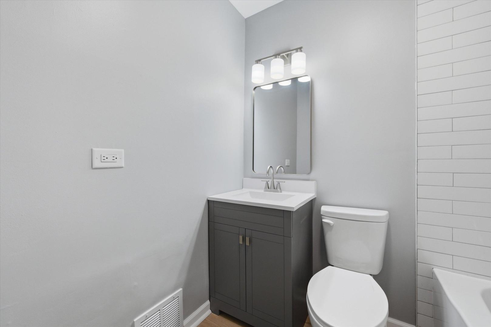14018 S Finley Avenue Property Photo 15