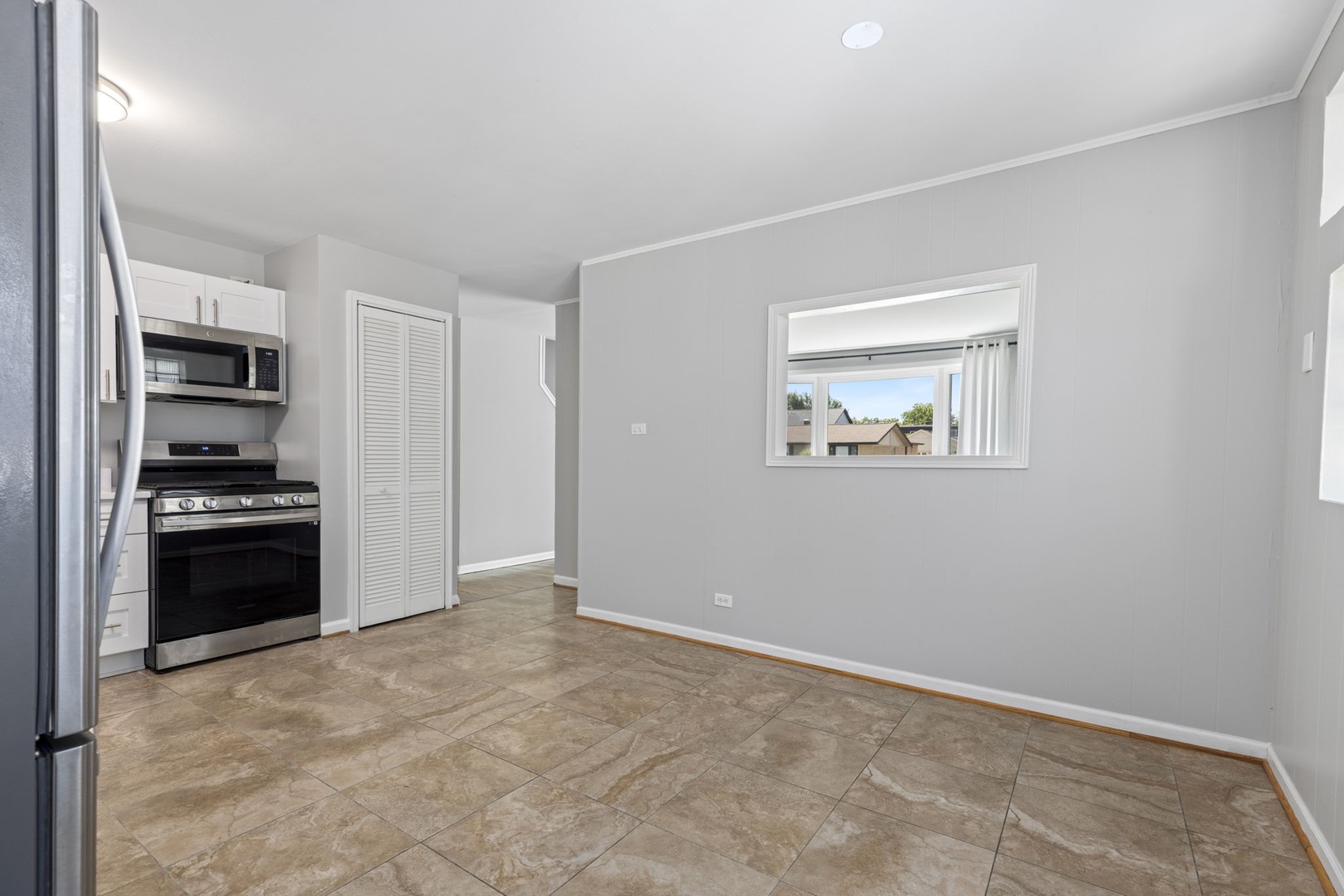 5446 Highland Court Property Photo 6