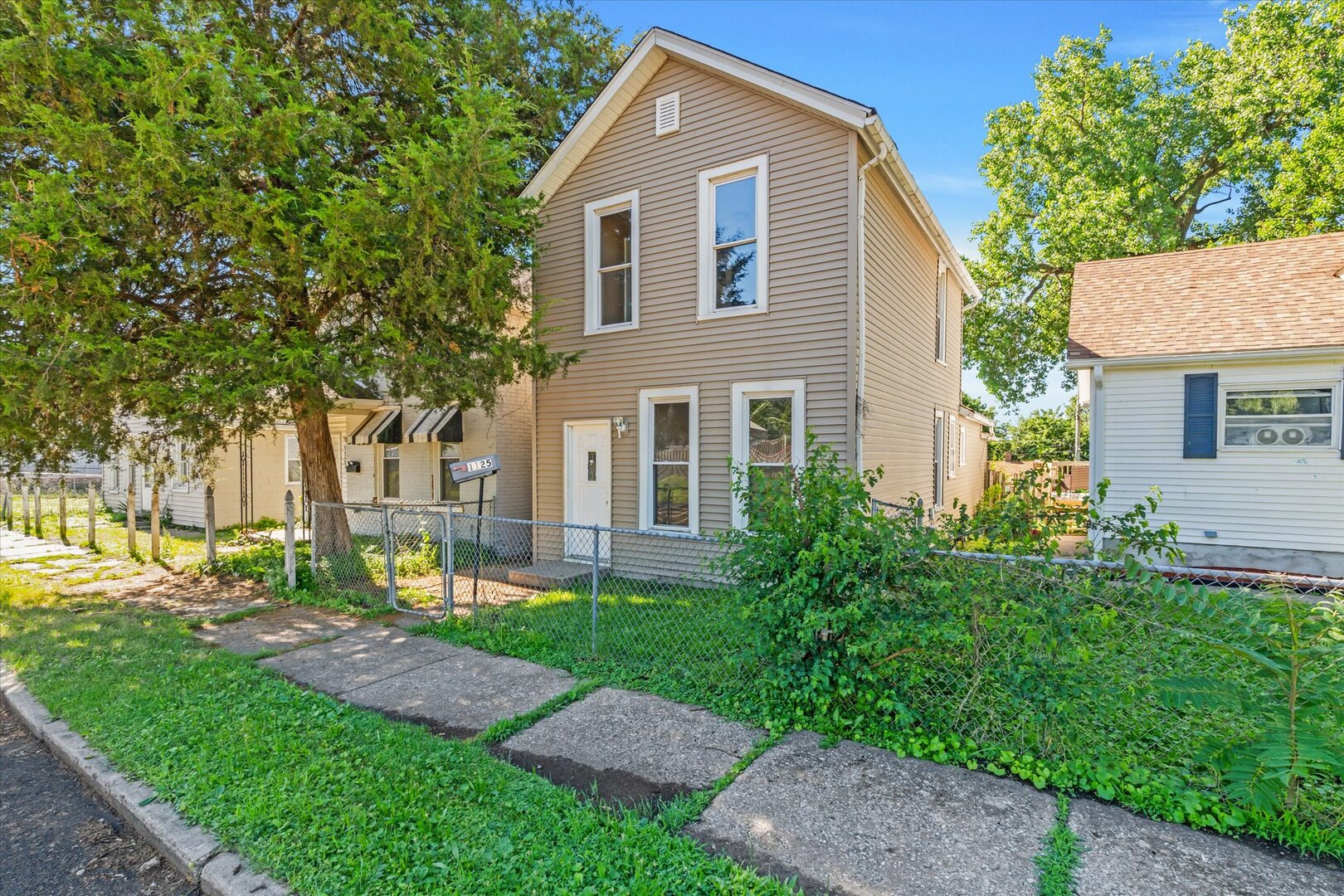 1125 W 5th Street Property Photo 2