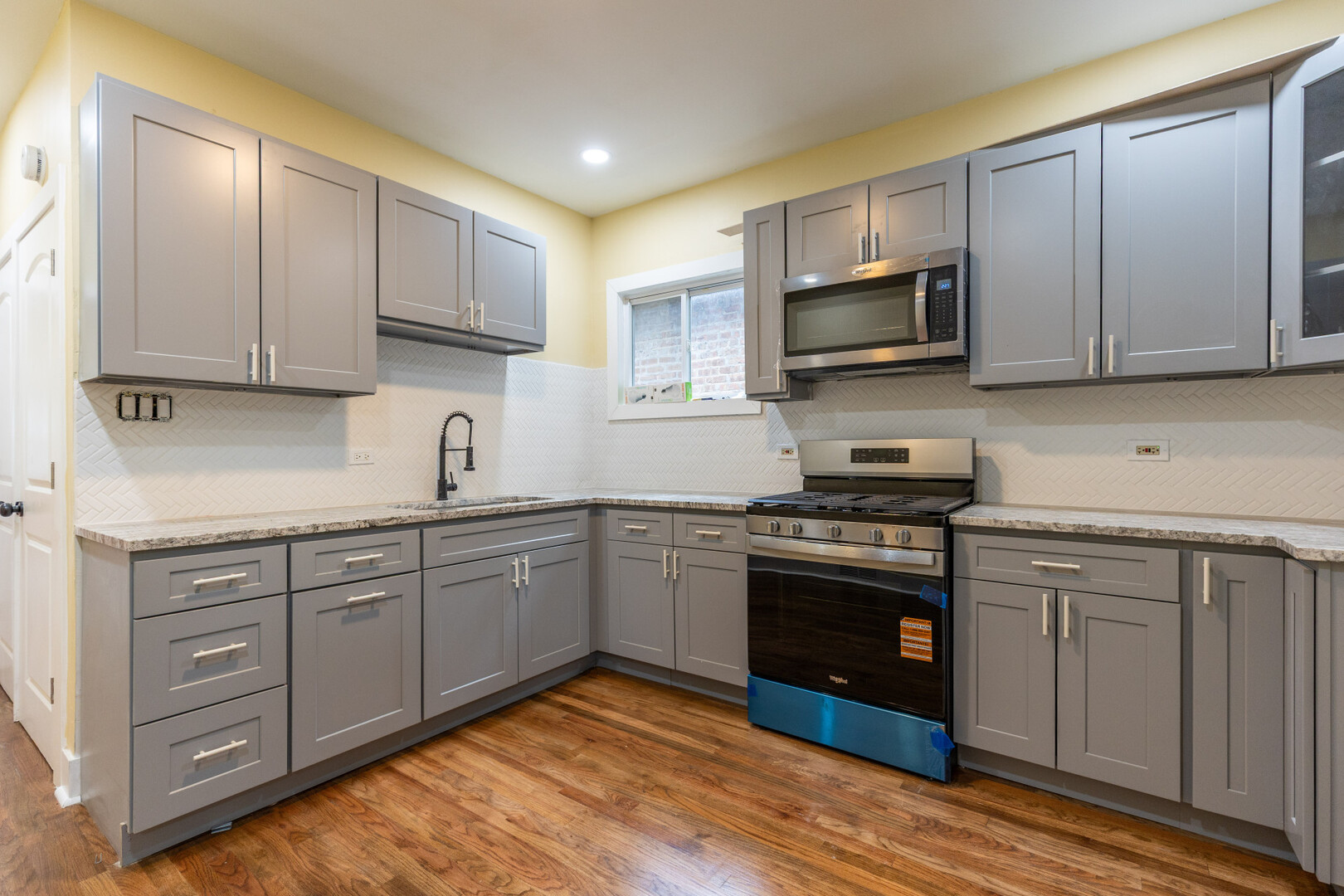 7518 S Union Avenue Property Photo 4
