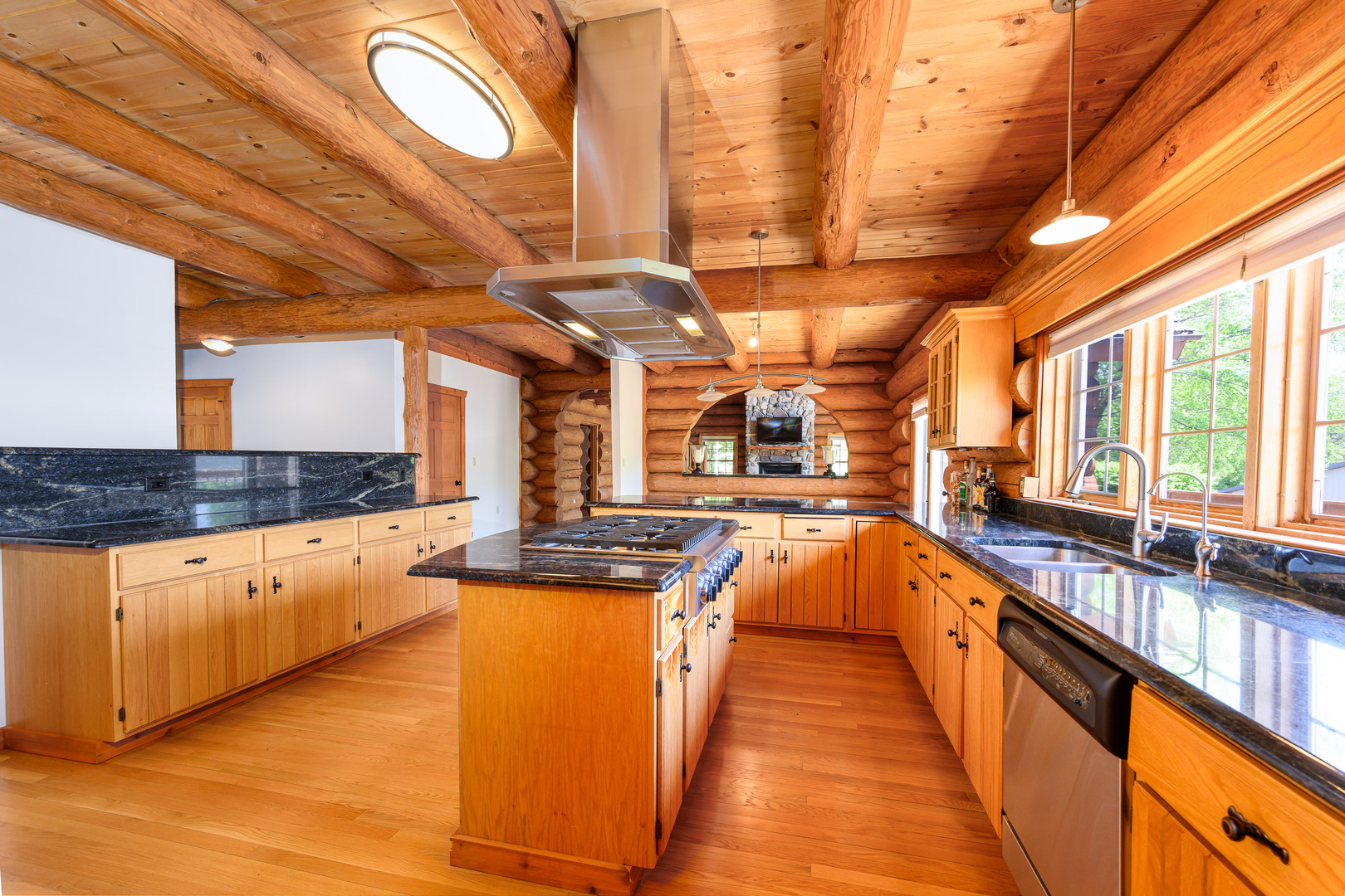 4418 Richmond Road Property Photo 10