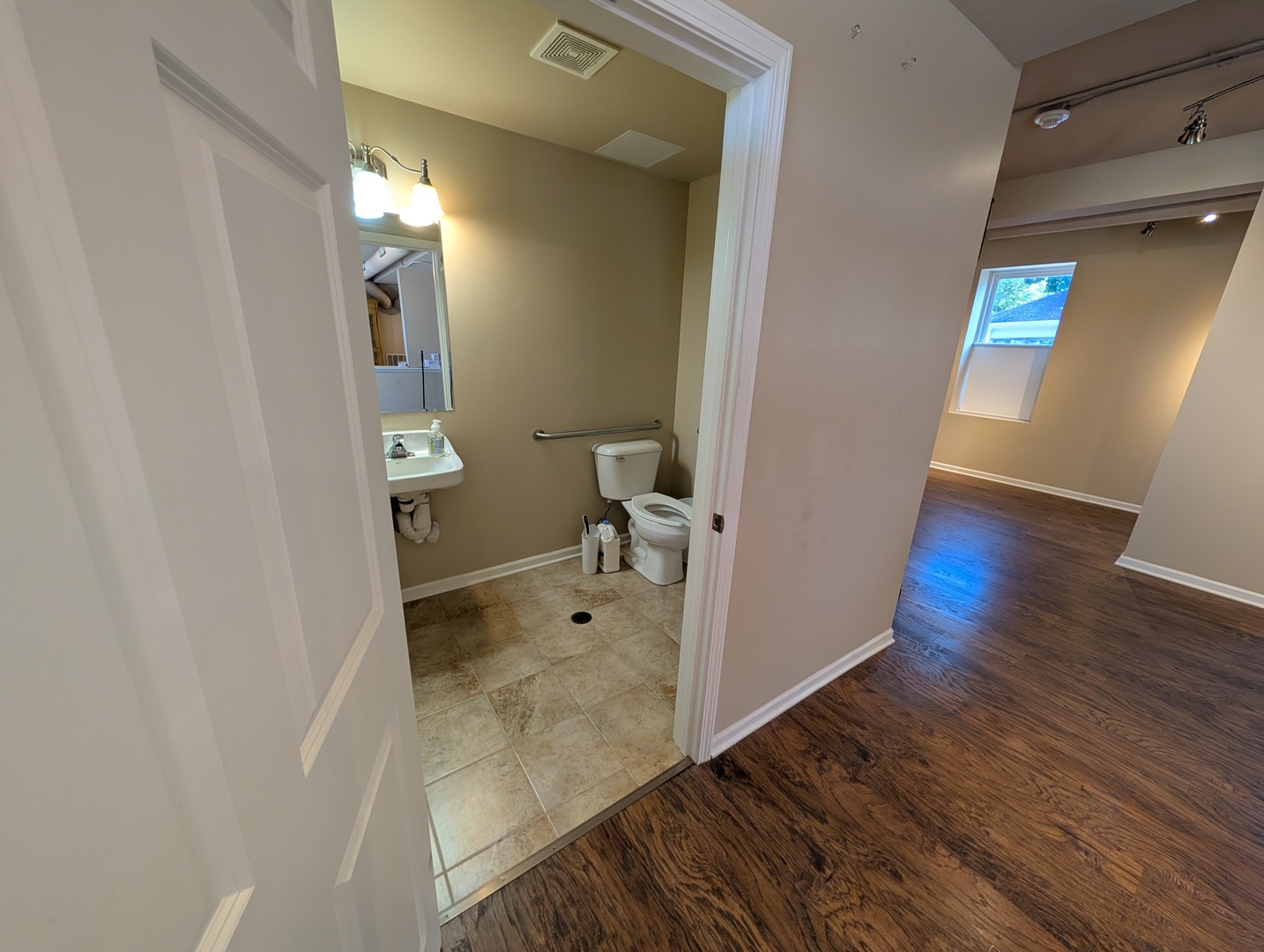 16 S Bothwell Street Property Photo 4