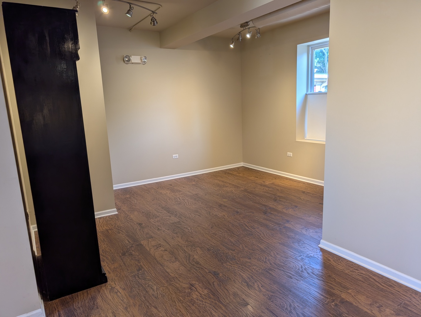 16 S Bothwell Street Property Photo 8
