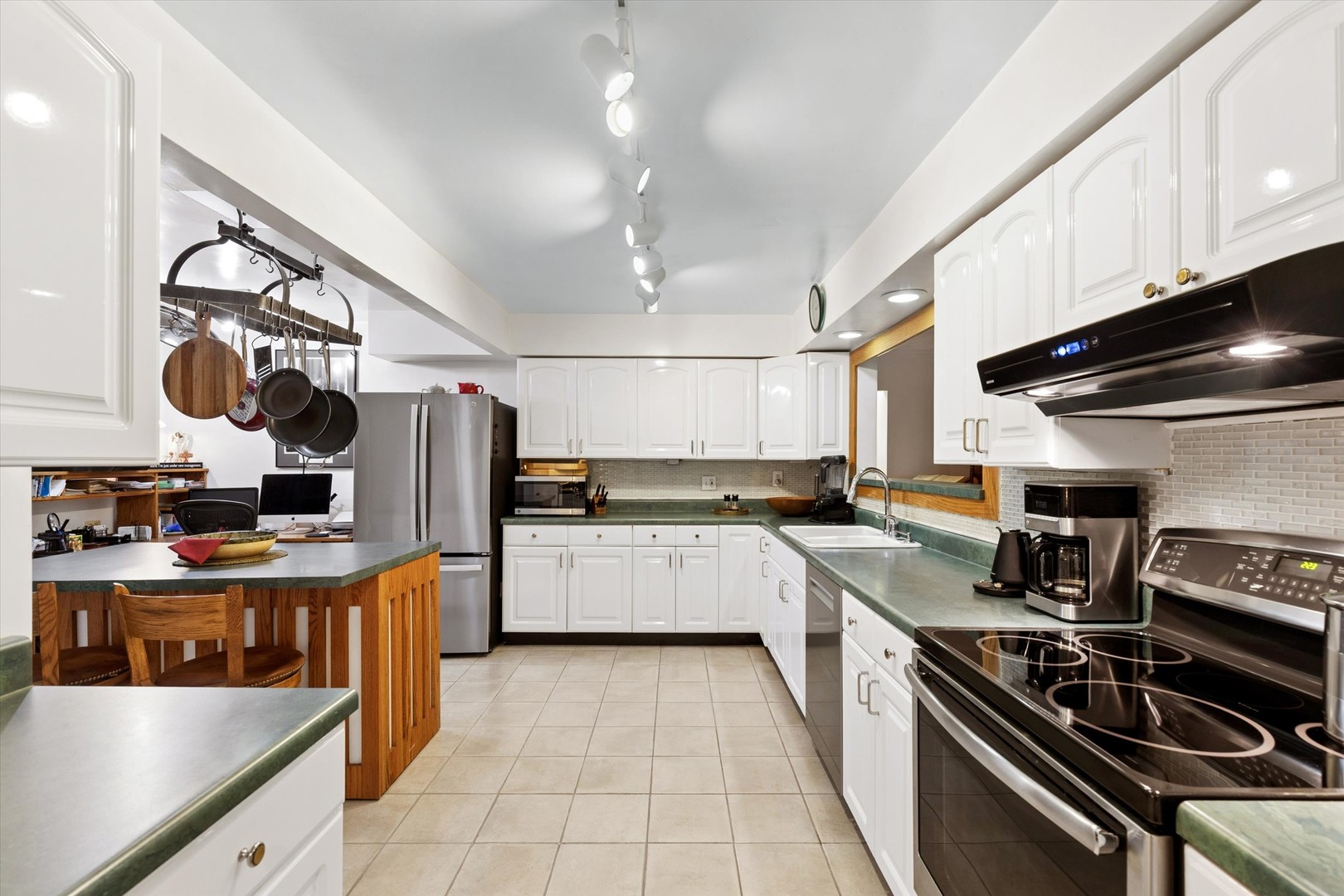 125 N Park Boulevard Property Photo 16