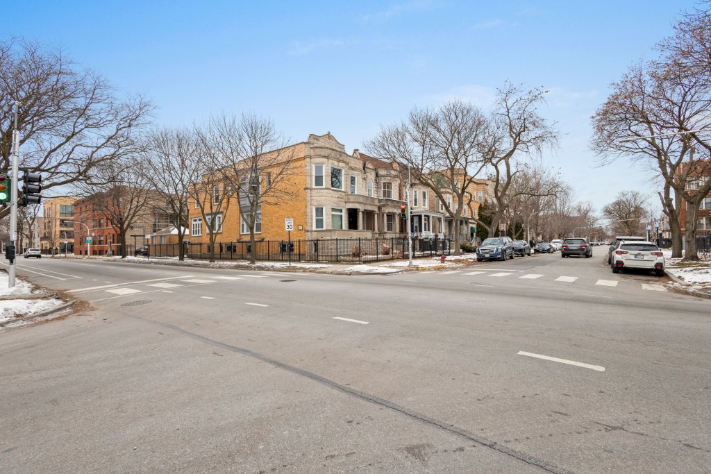 6556 S Woodlawn Avenue Property Photo 3